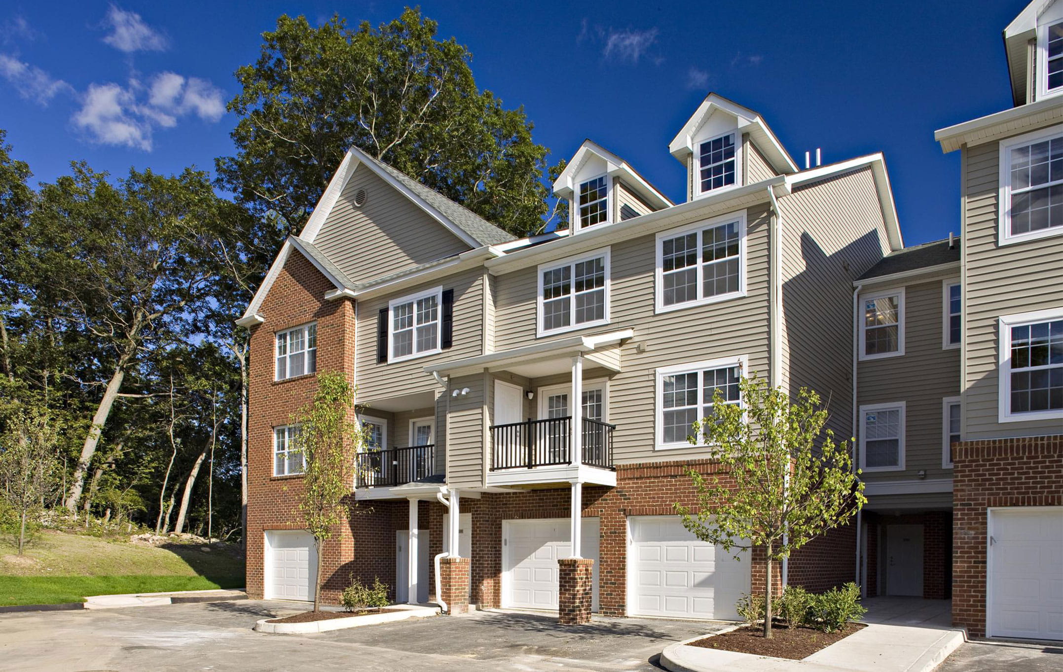 Institutional Property Advisors Closes Multifamily Asset Sale in